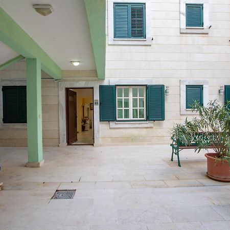 Montesan Luxury Apartment Beach Front Sveti Stefan Dış mekan fotoğraf