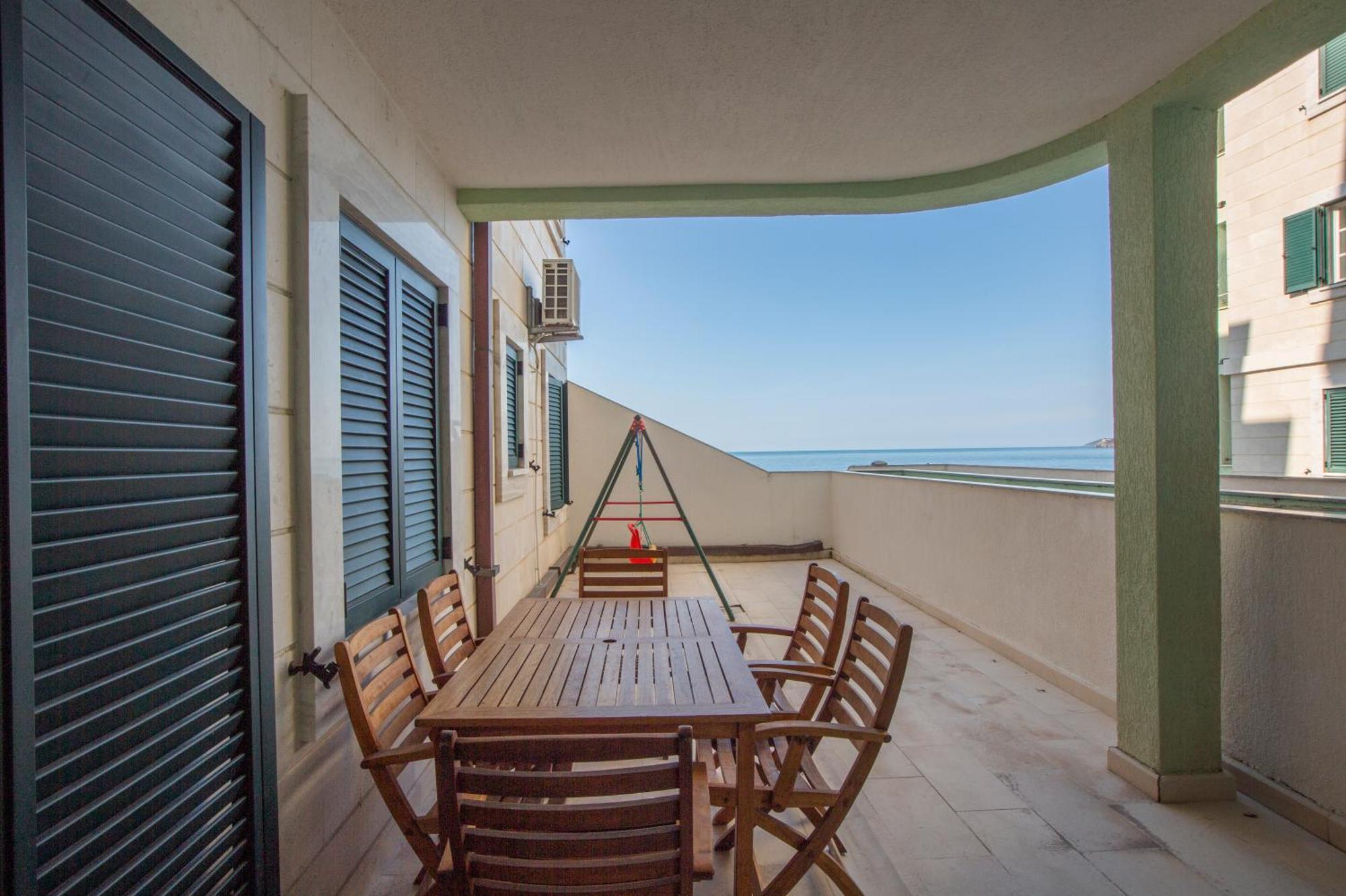 Montesan Luxury Apartment Beach Front Sveti Stefan Dış mekan fotoğraf