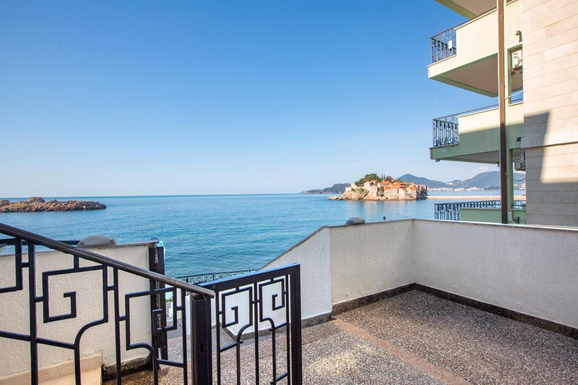 Montesan Luxury Apartment Beach Front Sveti Stefan Dış mekan fotoğraf