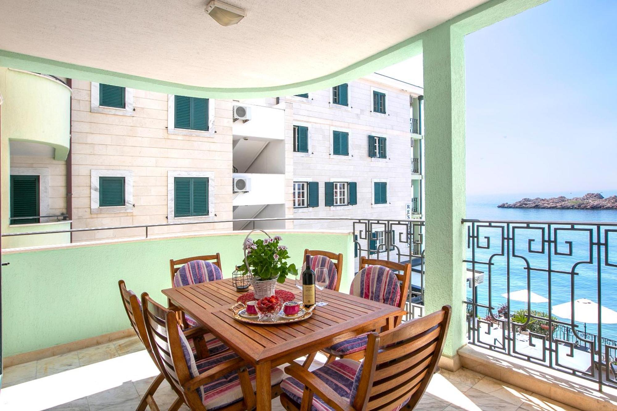 Montesan Luxury Apartment Beach Front Sveti Stefan Dış mekan fotoğraf