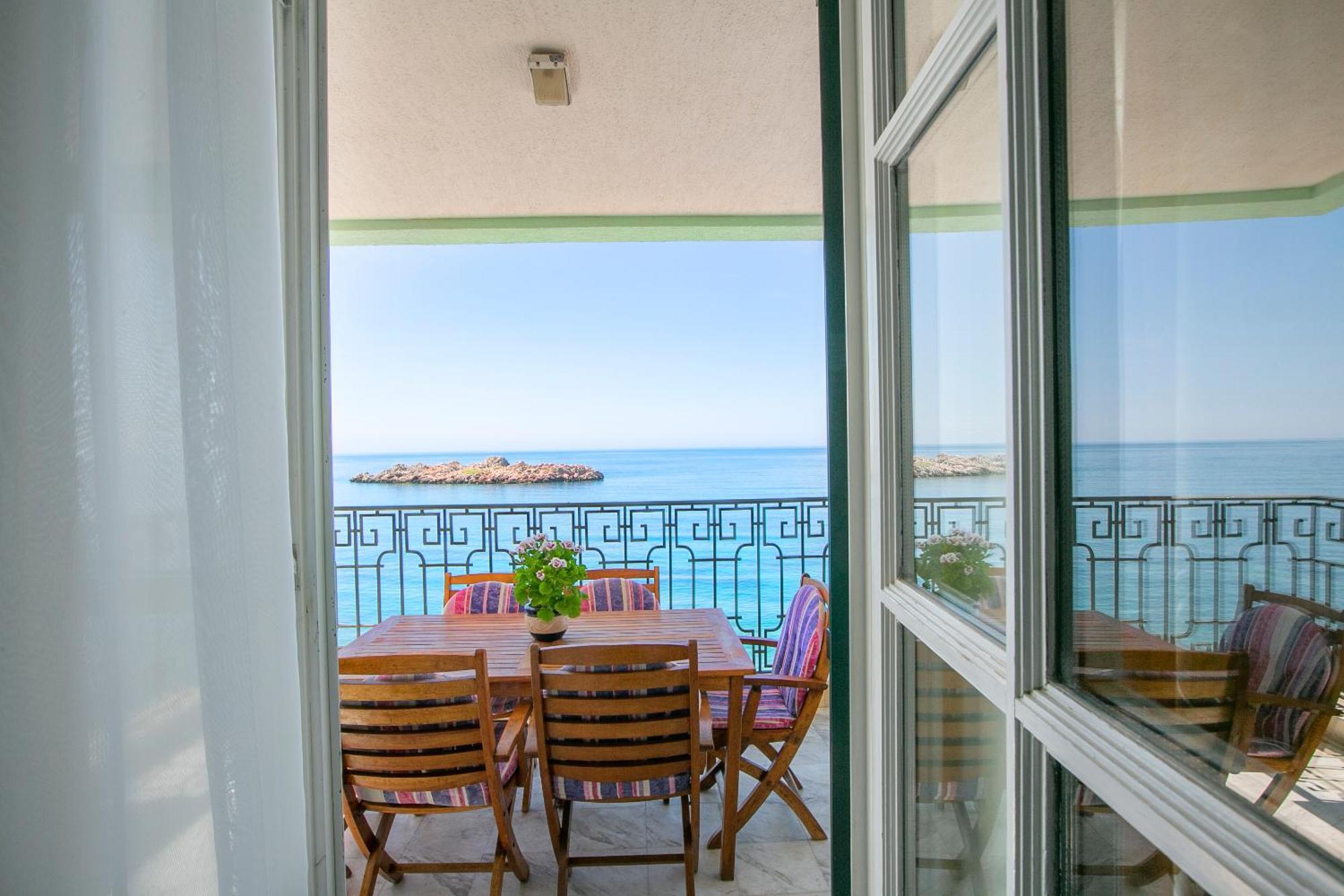 Montesan Luxury Apartment Beach Front Sveti Stefan Dış mekan fotoğraf