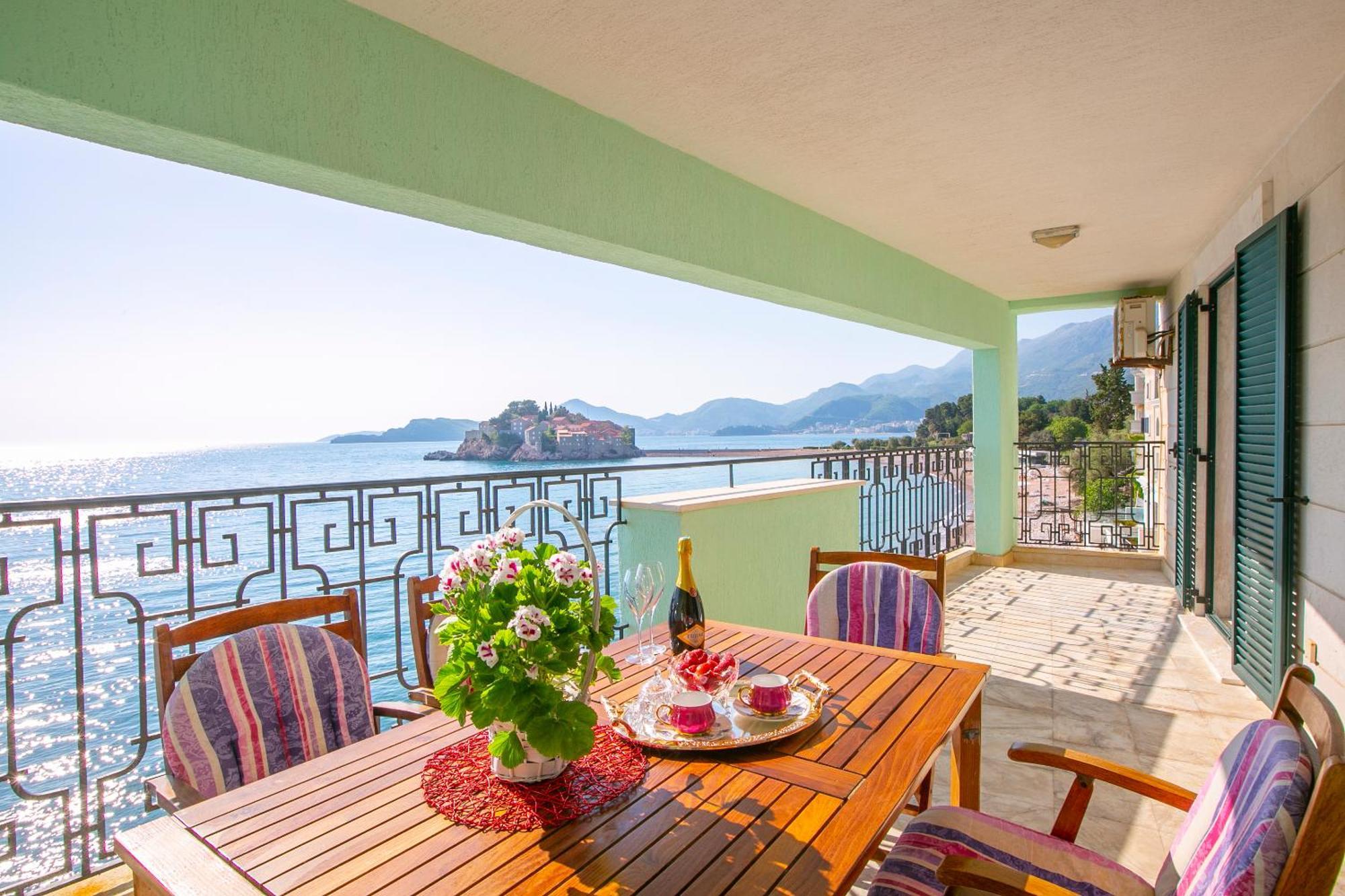Montesan Luxury Apartment Beach Front Sveti Stefan Dış mekan fotoğraf